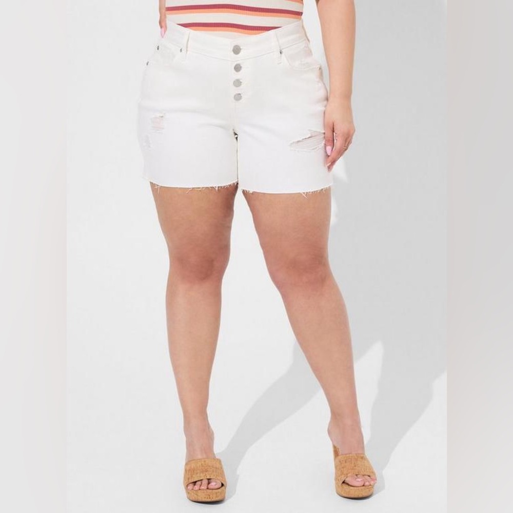 TORRID BNWT size 22, 5 Inch Boyfriend Vintage Stretch High-Rise Short